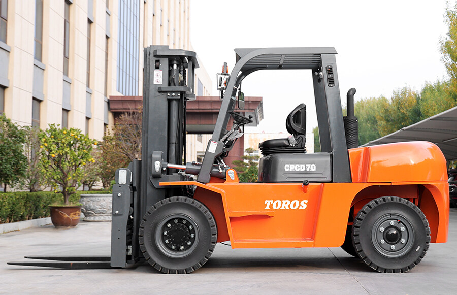 5.TPF70-Forklift