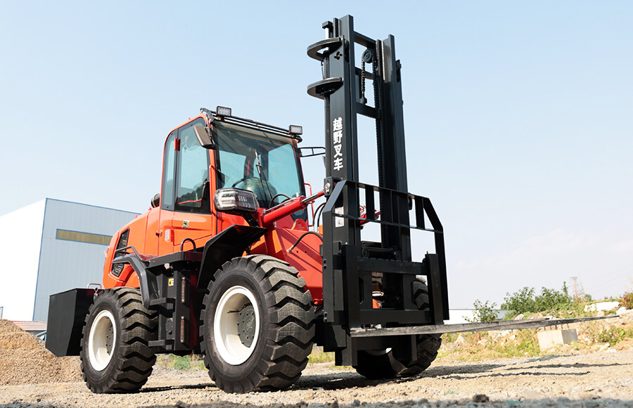 2.TYF40-All terrain forklifts