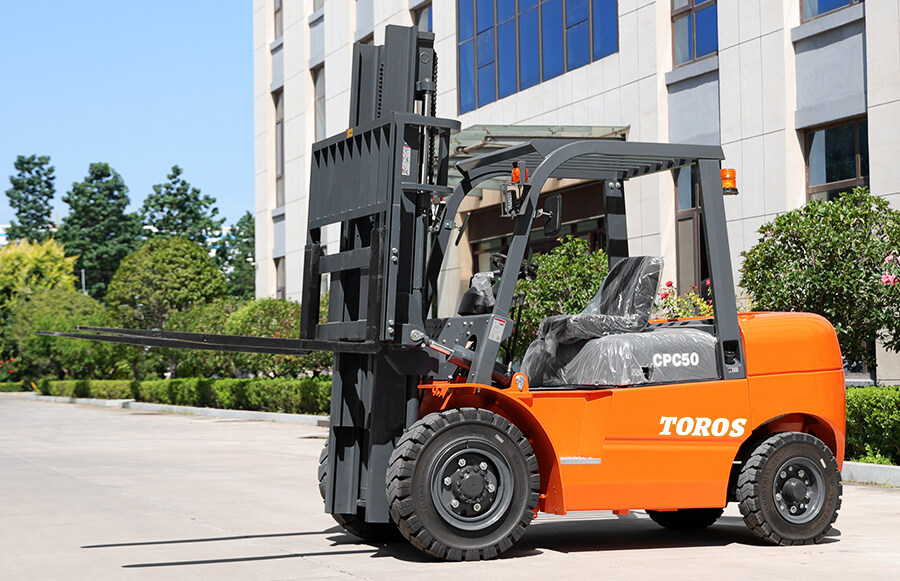 3.TPF45-Forklift