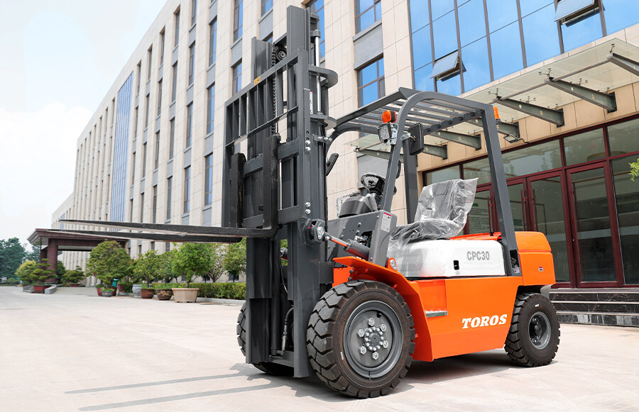 4.TPF30-Forklift