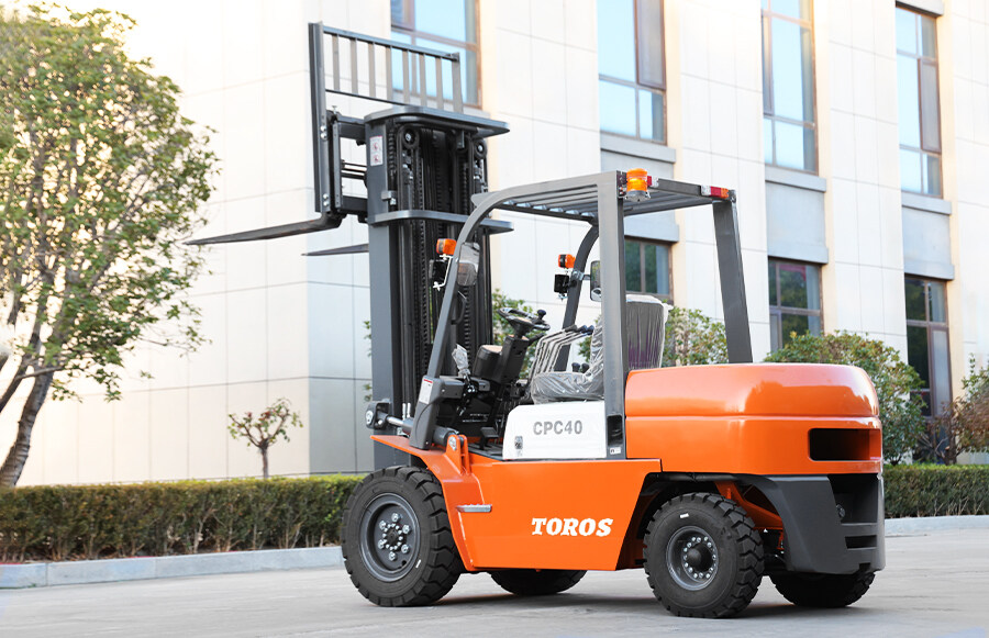 3.TPF40-Forklift