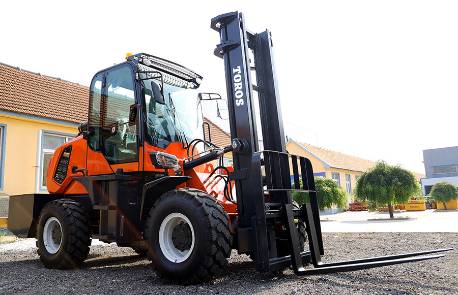 5.TYF35-All terrain forklifts