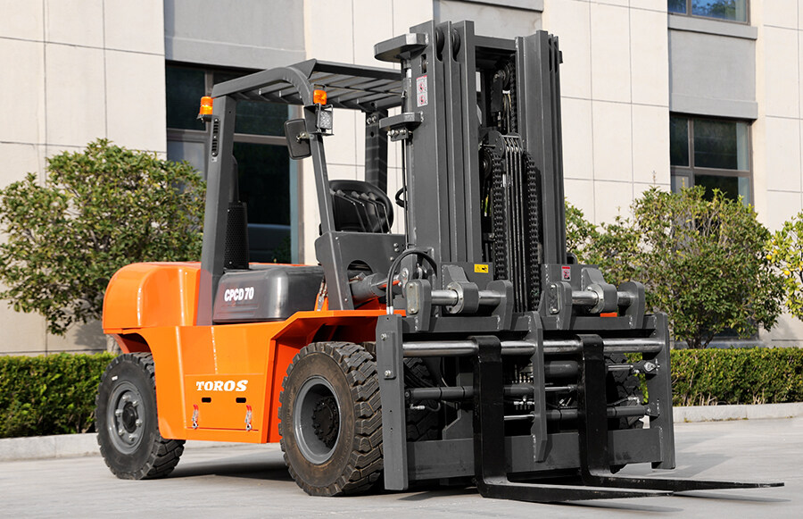 3.TPF70-Forklift