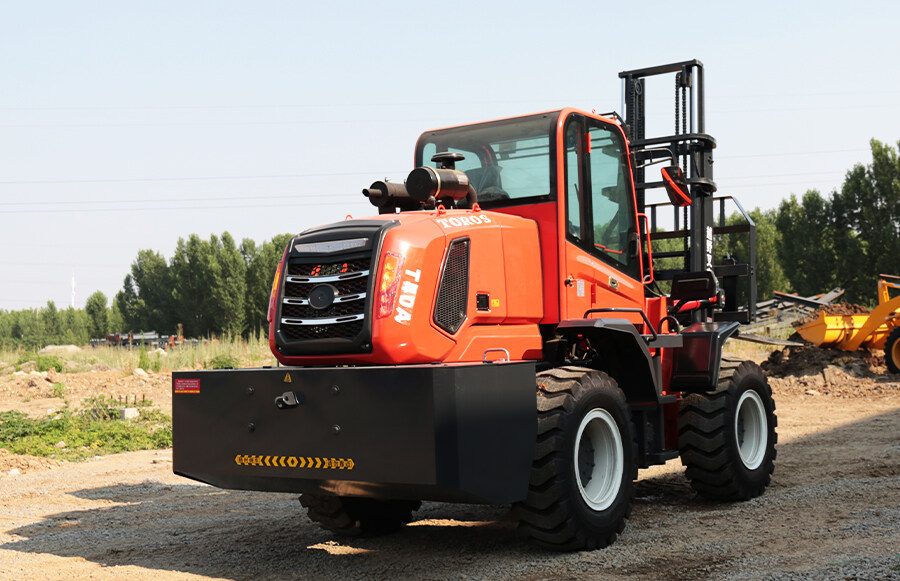 4.TYF40-All terrain forklifts