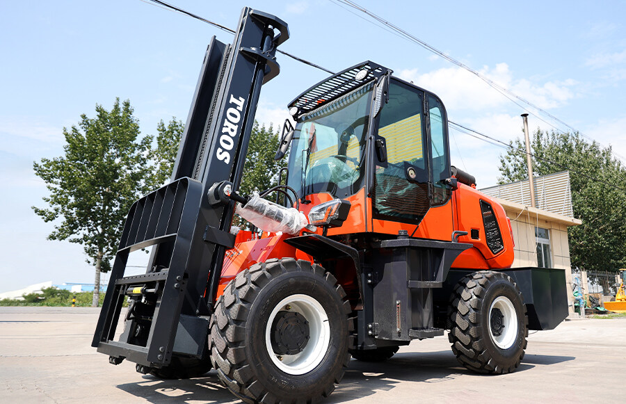 1.TYF35-All terrain forklifts