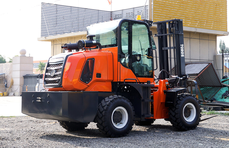 4.TYF35-All terrain forklifts