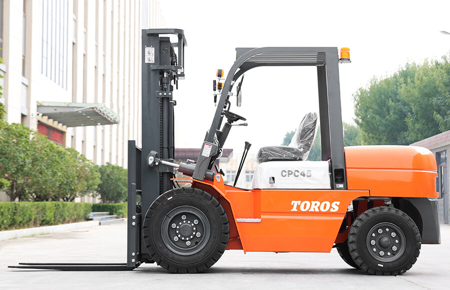3.TPF45-Forklift