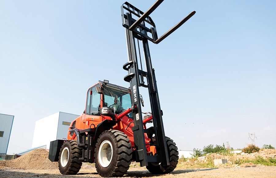 5.TYF40-All terrain forklifts
