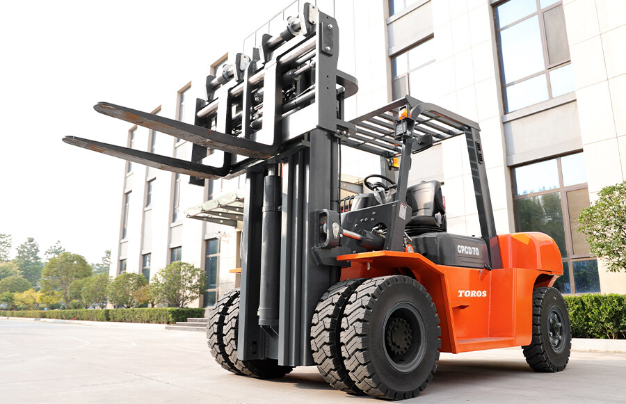 2.TPF70-Forklift