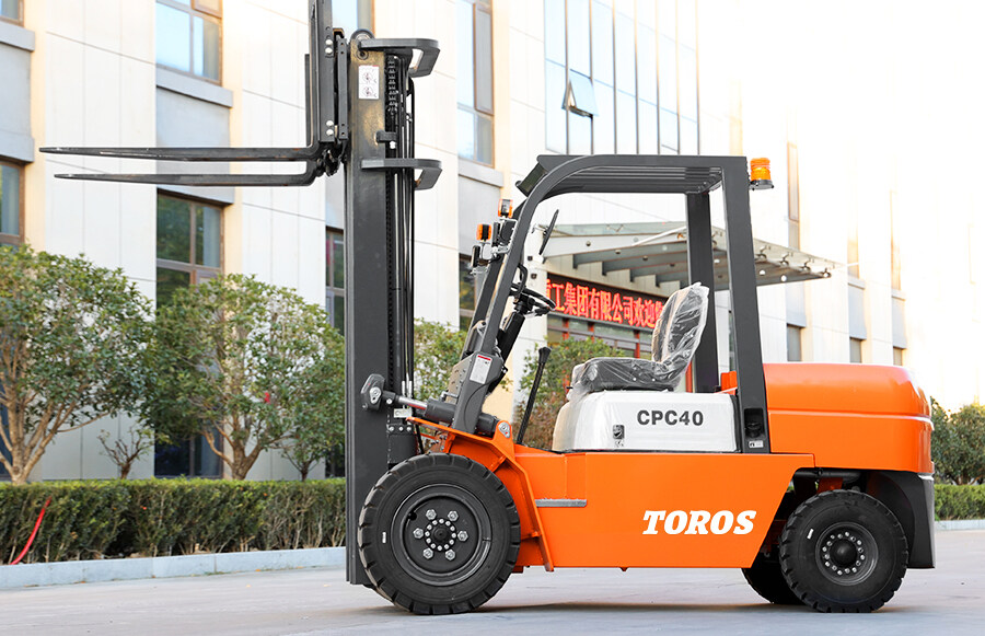 2.TPF40-Forklift