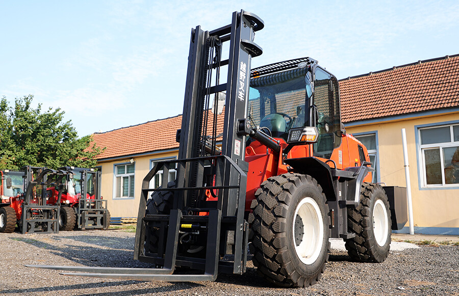 3.TYF50-All terrain forklifts