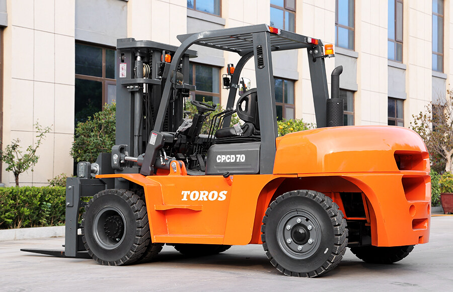 4.TPF70-Forklift