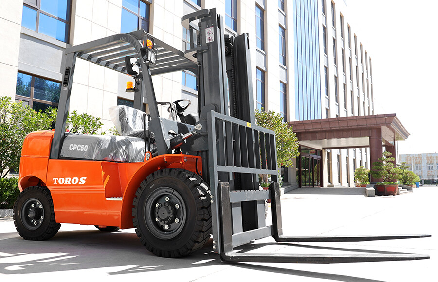 4.TPF50-Forklift