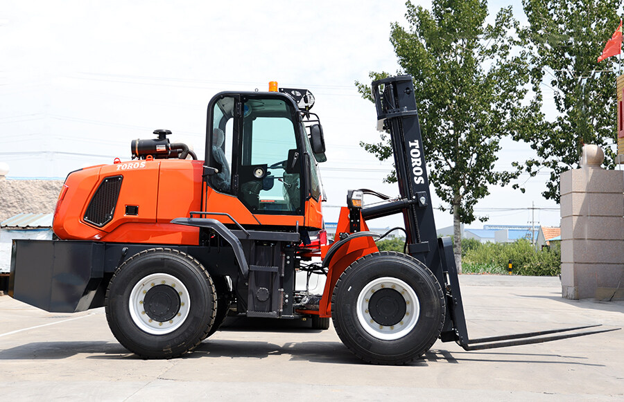 2.TYF60-All terrain forklifts