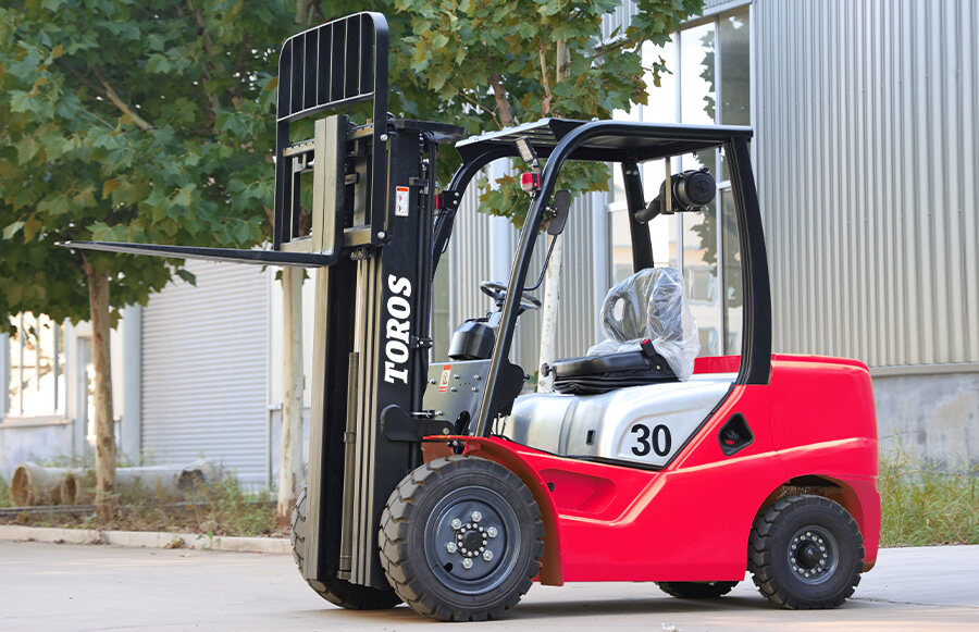 5.TOROS  TPF30  FORKLIFT