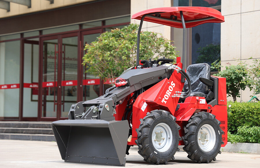 4.TOROS TRS-360Z SKID STEER LOADER