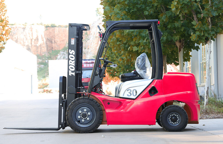 2.TOROS  TPF30  FORKLIFT