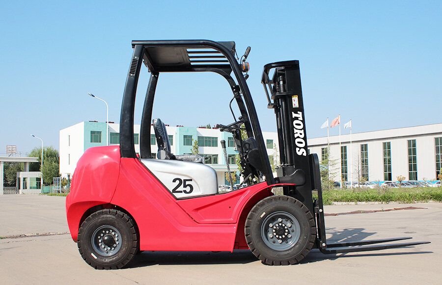 4.TOROS  TPF25  FORKLIFT