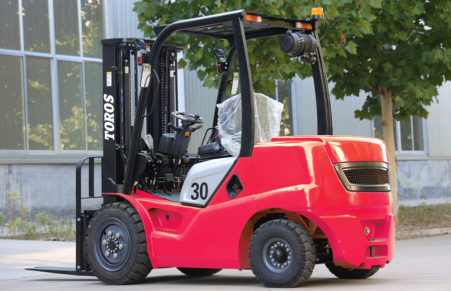 4.TOROS  TPF30  FORKLIFT