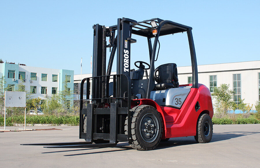 4.TOROS  TPF35  FORKLIFT