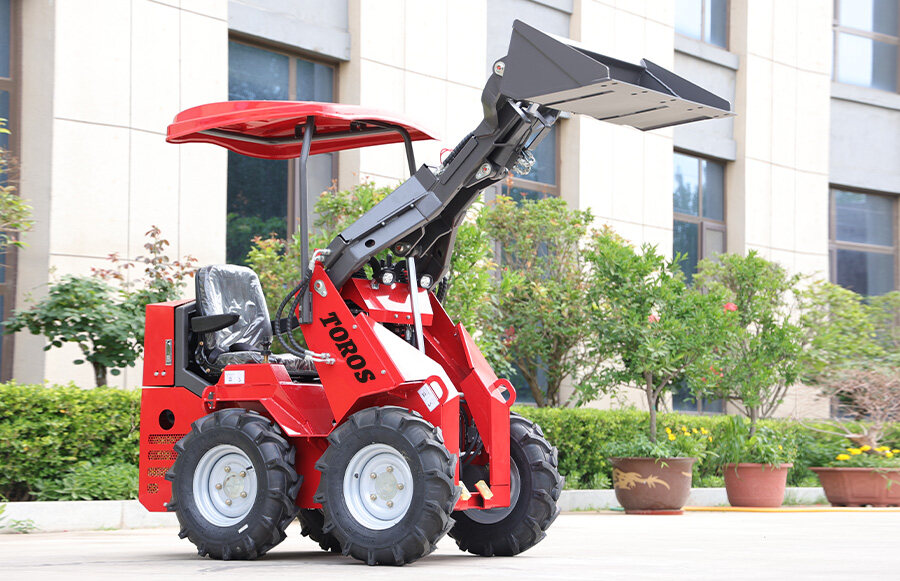 3.TOROS TRS-360Z SKID STEER LOADER
