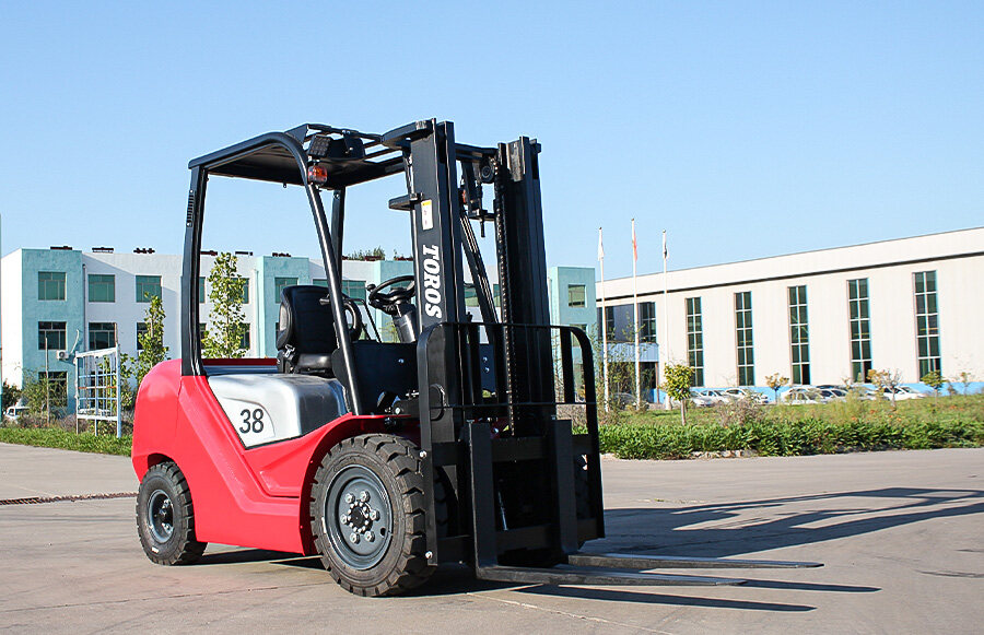 3.TOROS  TPF38  FORKLIFT