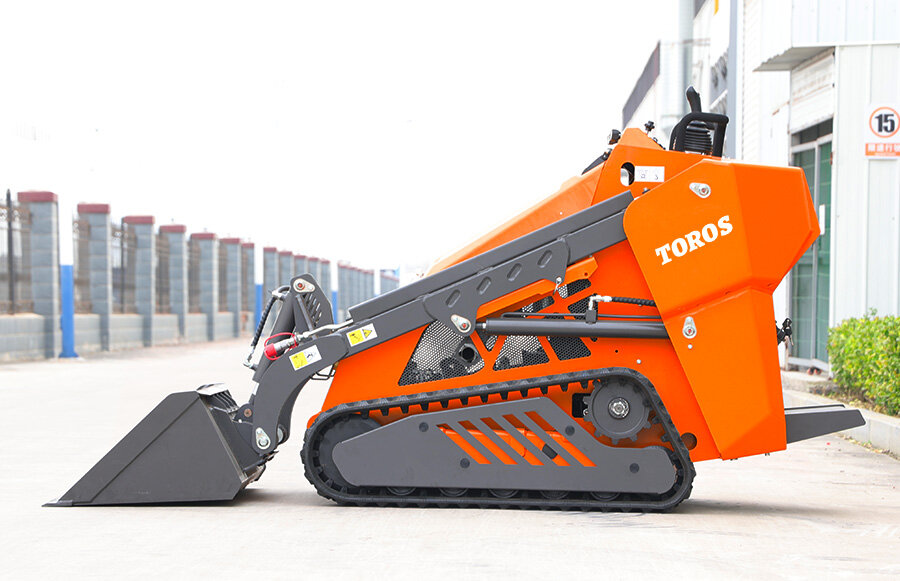 3.TRS-680X-Skid-Steer-Loader