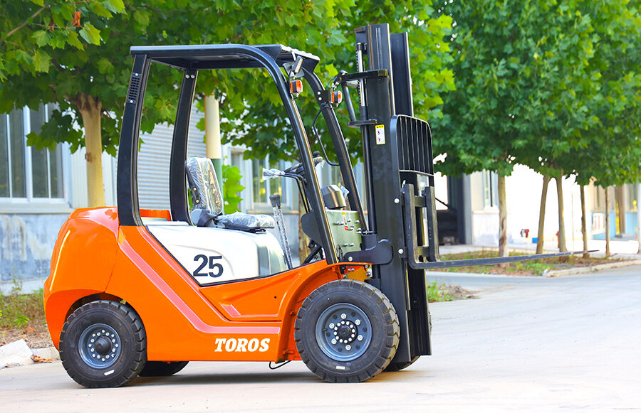 2.Toros-TPF25-Diesel-Forklift