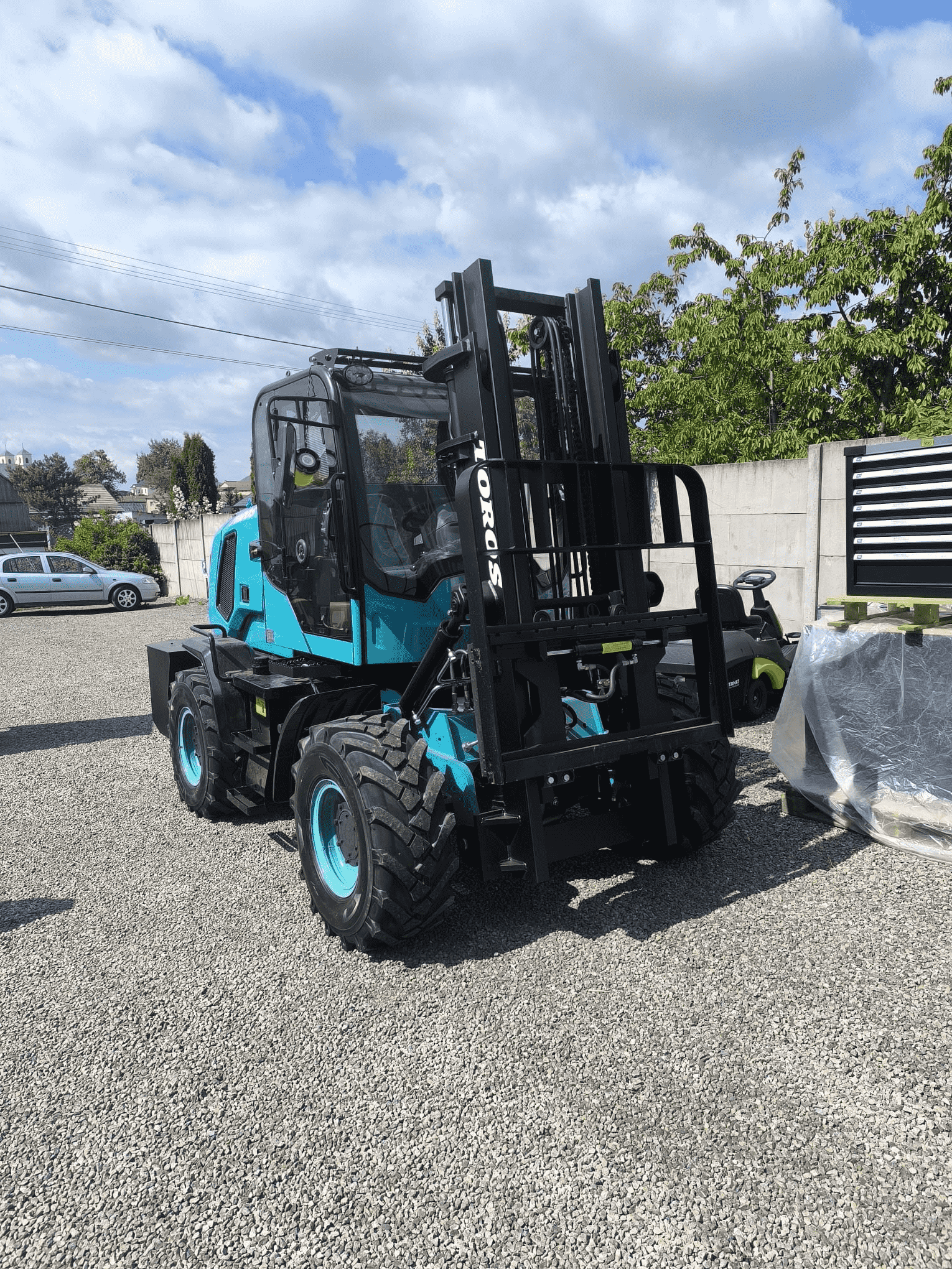New TOROS All Terrain Forklift Arrives at Customer Site