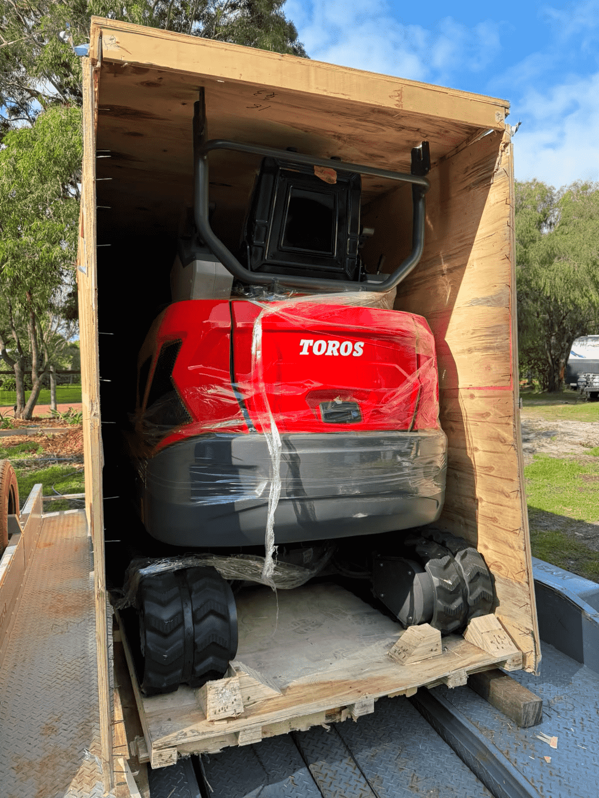From Delivery to Operation: TOROS TE18 Mini Excavator Starts Its New Journey